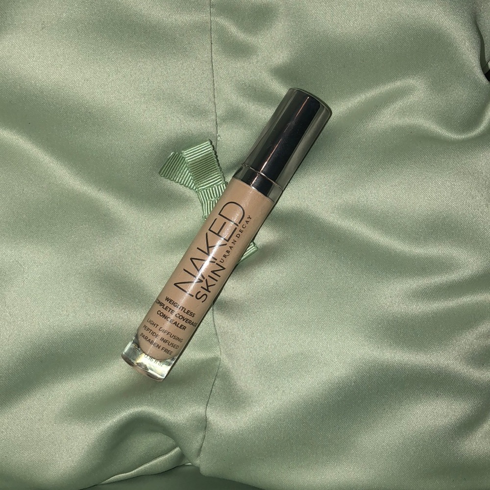 Naked skin weightless complete coverage concealer